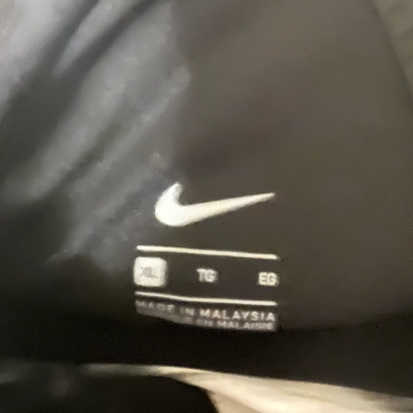 Nike Black and White Sports Top with Built in Bra, size XL - Picture 5 of 9